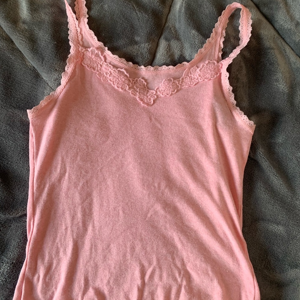 baby pink tank w lace trim